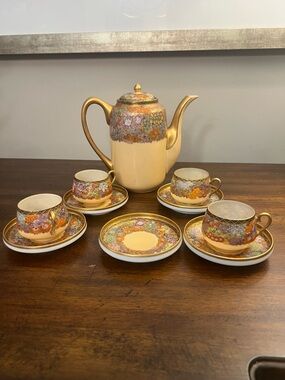 Vintage Japanese tea set with five saucers, 4 cups and a tea pot